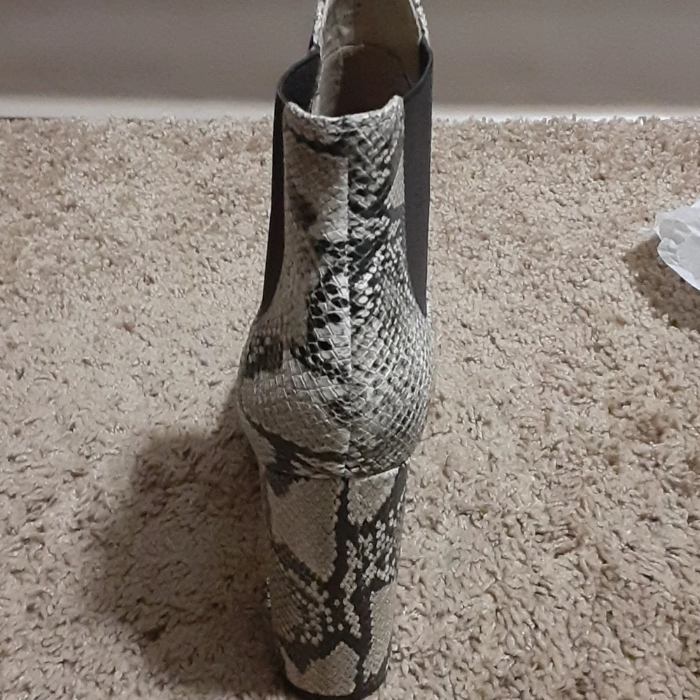 NIB Sam Edelman Abella platform boot
